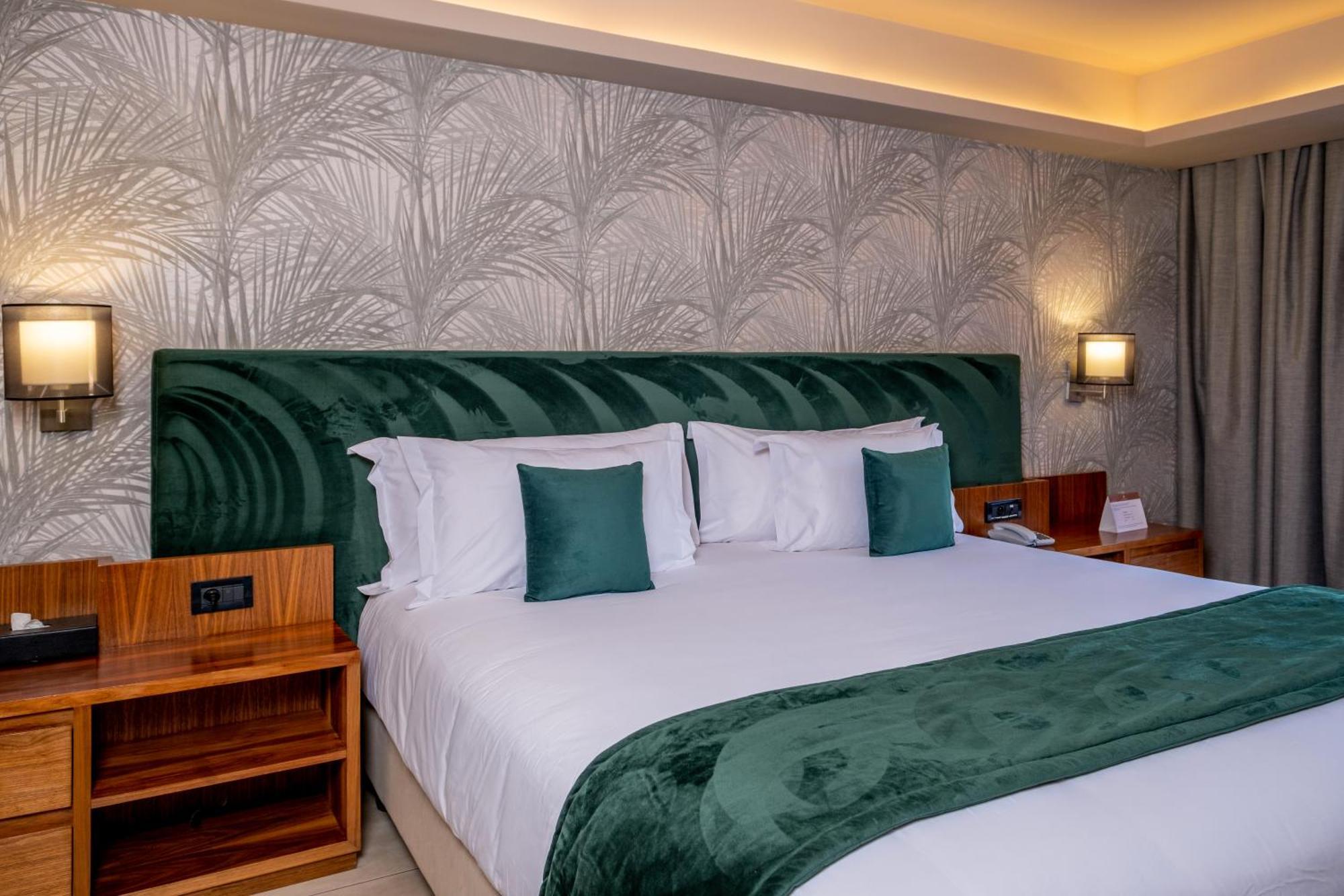 Hotel Kenzi Rose Garden Marrakesch Exterior foto A bedroom at the hotel