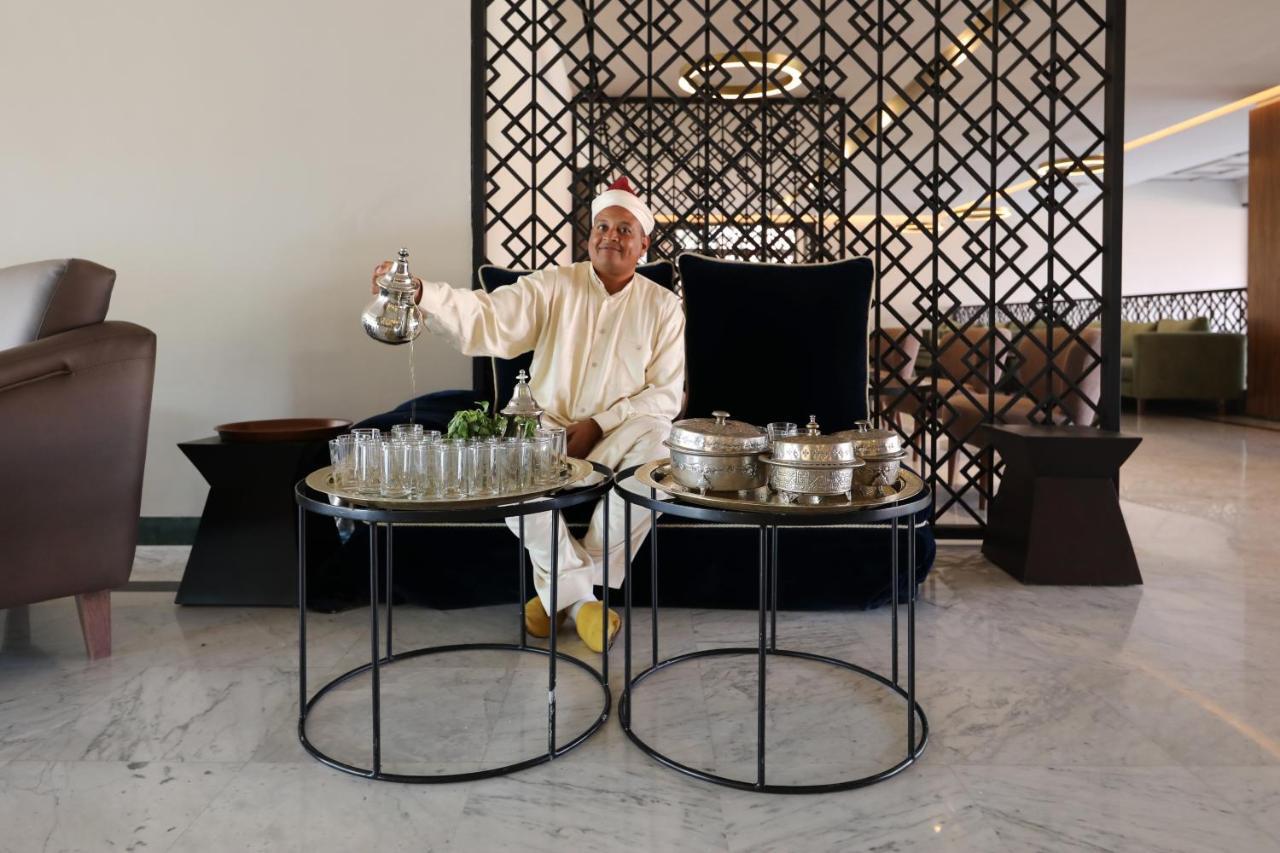 Hotel Kenzi Rose Garden Marrakesch Exterior foto A Moroccan tea ceremony