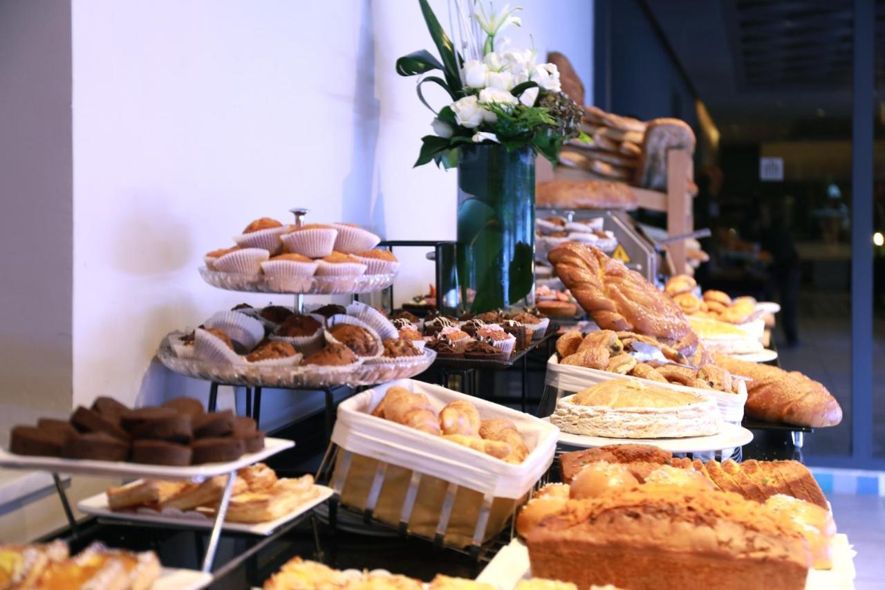 Hotel Kenzi Rose Garden Marrakesch Exterior foto A selection of pastries