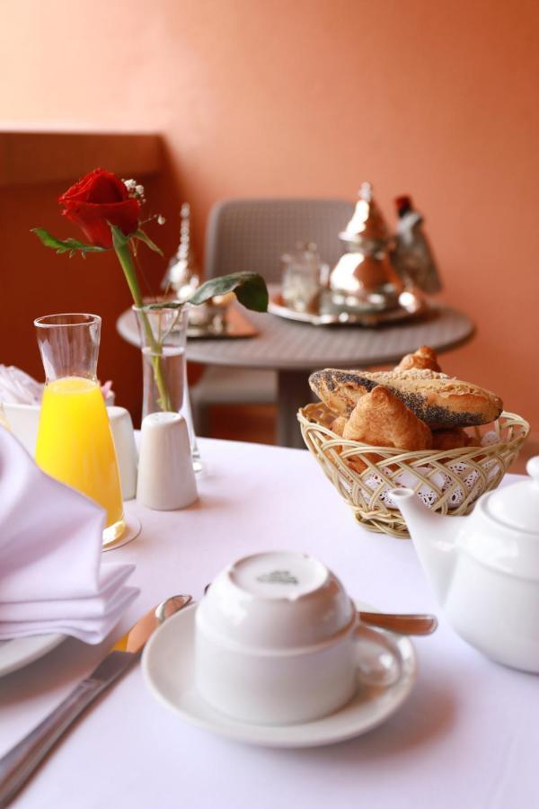 Hotel Kenzi Rose Garden Marrakesch Exterior foto A breakfast table