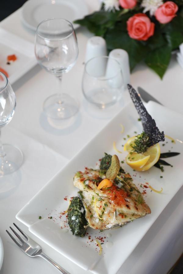 Hotel Kenzi Rose Garden Marrakesch Exterior foto A fish dish